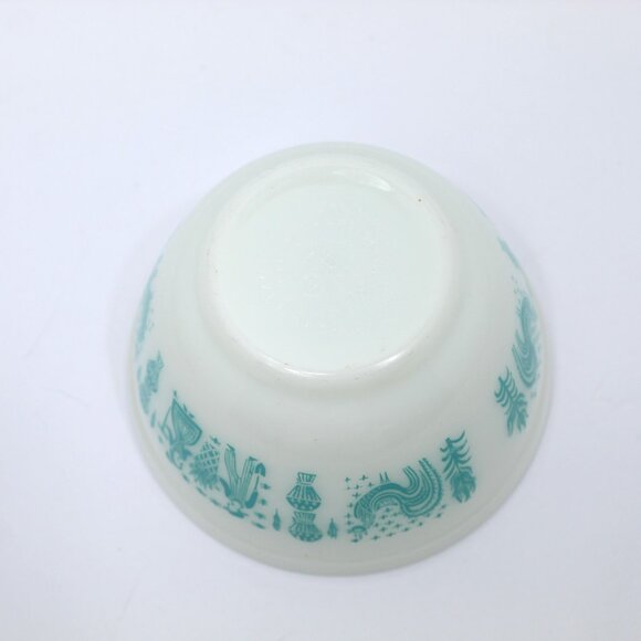 Pyrex #401 Amish Butterprint Blue on White 1.5 Pint Nesting Mixing Bowl Vintage - Picture 5 of 6
